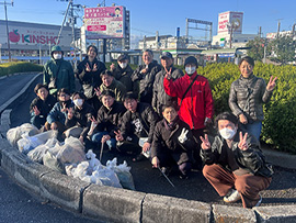 ボランティア団体「チームワンアクション」の皆様とともに、河内天美駅周辺の清掃