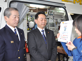 救急車に外国人向け(翻訳機能付き) 救急搬送シート機材を設置