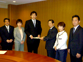 予算要望書を提出